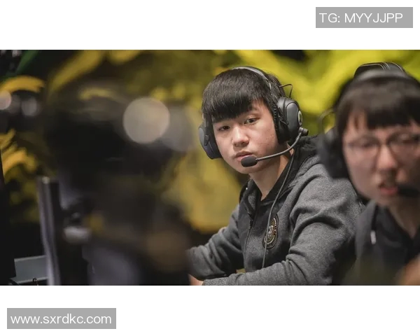 RNG战队的崛起与荣耀之路:从青涩到冠军的成长历程 RNG战队的崛起与荣耀之路:从青涩到冠军的成长历程