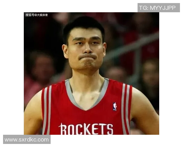 奥拉朱旺与姚明的对决历史解析与两代中锋的传奇故事 奥拉朱旺与姚明的对决历史解析与两代中锋的传奇故事